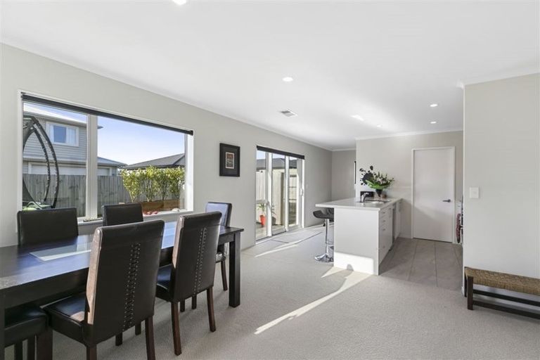 Photo of property in 254 Mark Avenue, Grenada Village, Wellington, 6037