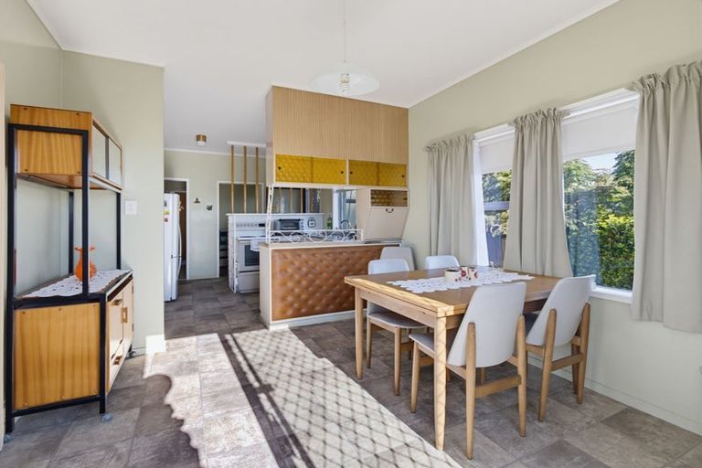 Photo of property in 5 Conifer Lane, Mangere Bridge, Auckland, 2022
