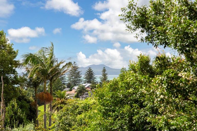 Photo of property in 2/29 Sealy Road, Torbay, Auckland, 0630