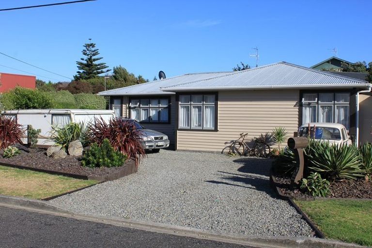 Photo of property in 7 Percival Road, Paraparaumu Beach, Paraparaumu, 5032