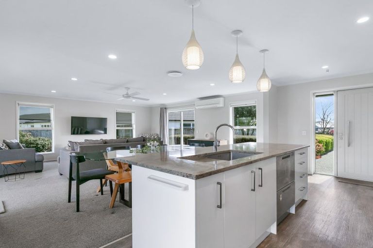 Photo of property in 15 Gladys Place, Levin, 5510