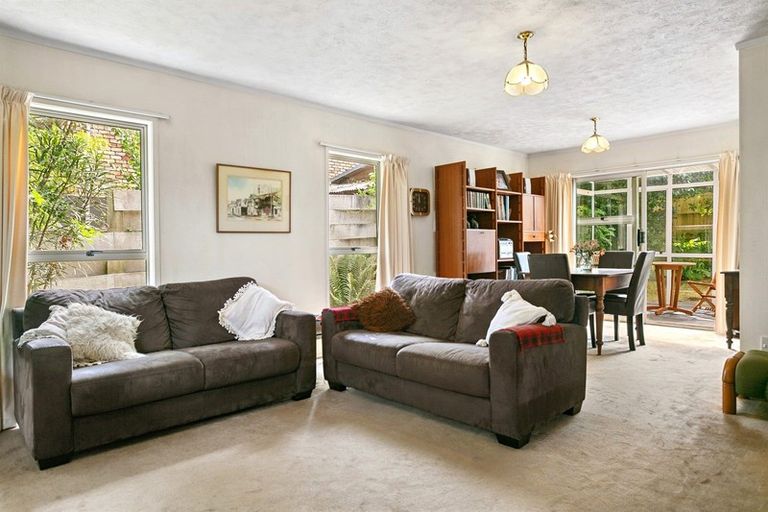 Photo of property in 18 Kurupae Road, Hilltop, Taupo, 3330