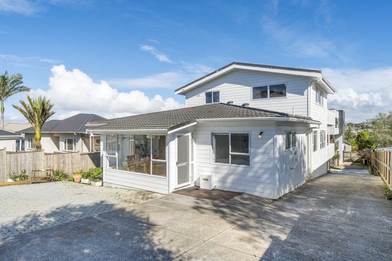Photo of property in 28 Dallinghoe Crescent, Milford, Auckland, 0620