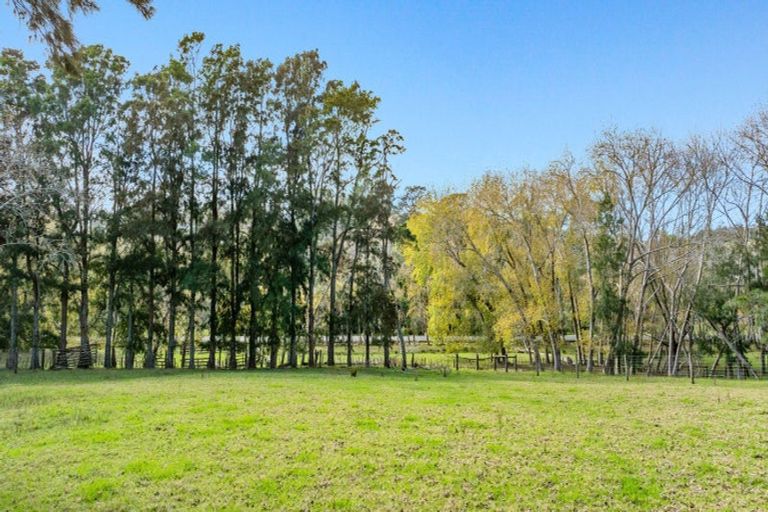 Photo of property in 200 Awa Road, Kumeu, 0891