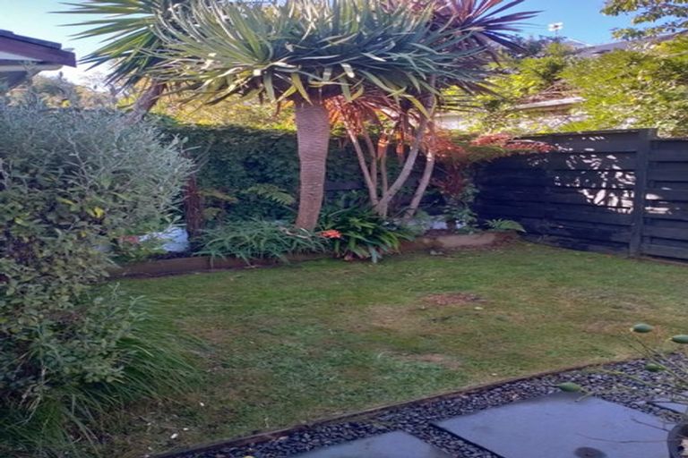 Photo of property in 2/54 Ngataringa Road, Devonport, Auckland, 0624