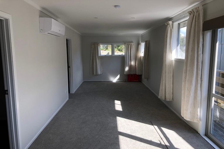 Photo of property in 27 Tremaine Avenue, Two Mile Bay, Taupo, 3330