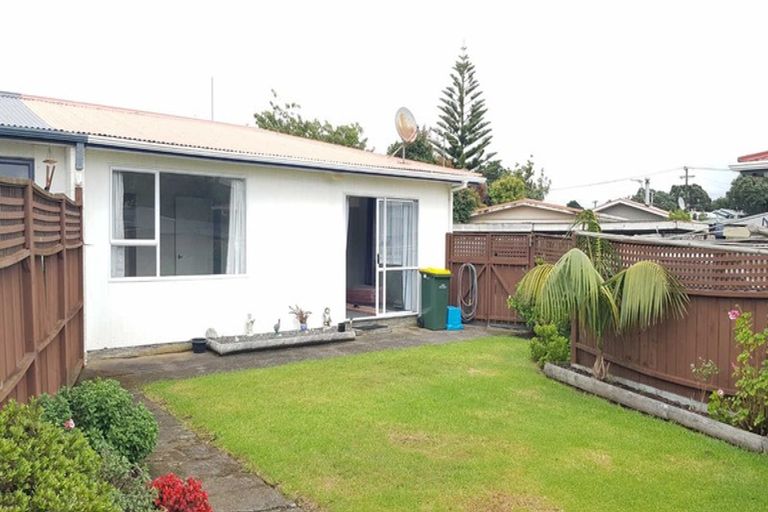 Photo of property in 15a Naumai Place, Spotswood, New Plymouth, 4310