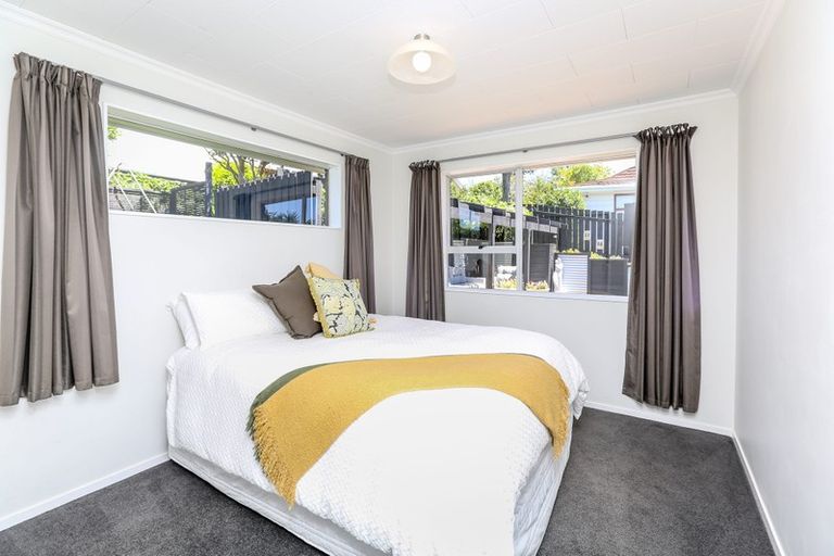 Photo of property in 1 Cabot Place, Frankleigh Park, New Plymouth, 4310