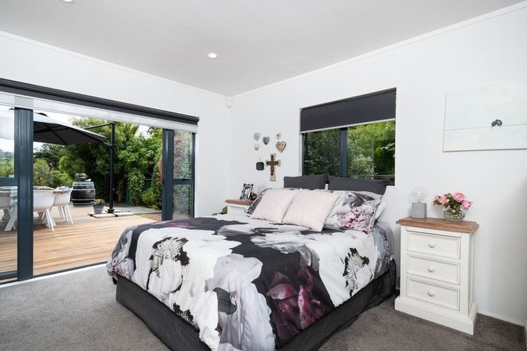 Photo of property in 12 Opanuku Road, Henderson Valley, Auckland, 0612