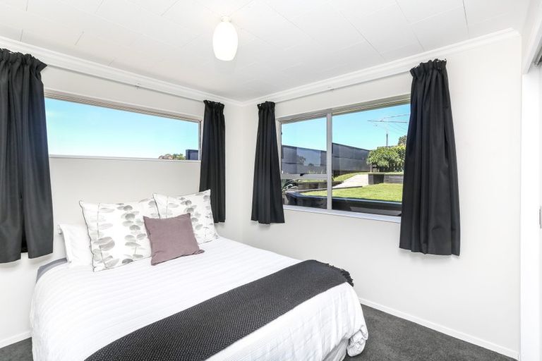 Photo of property in 1 Cabot Place, Frankleigh Park, New Plymouth, 4310