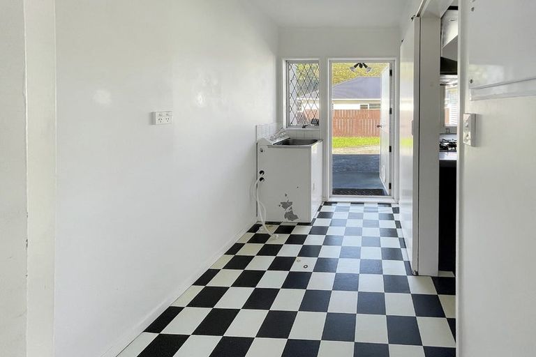 Photo of property in 16 Malone Road, Waterloo, Lower Hutt, 5011