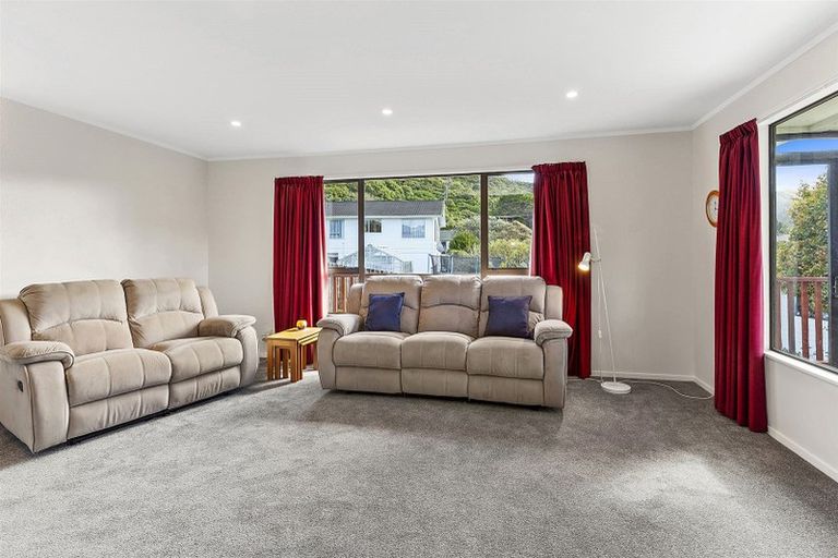 Photo of property in 9 Brasenose Place, Tawa, Wellington, 5028