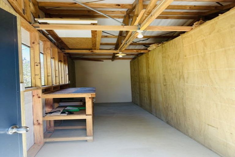 Photo of property in 50 Athena Drive, Totara Vale, Auckland, 0629