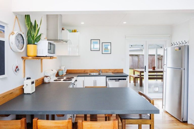 Photo of property in 10 Kent Terrace, Foxton Beach, Foxton, 4815