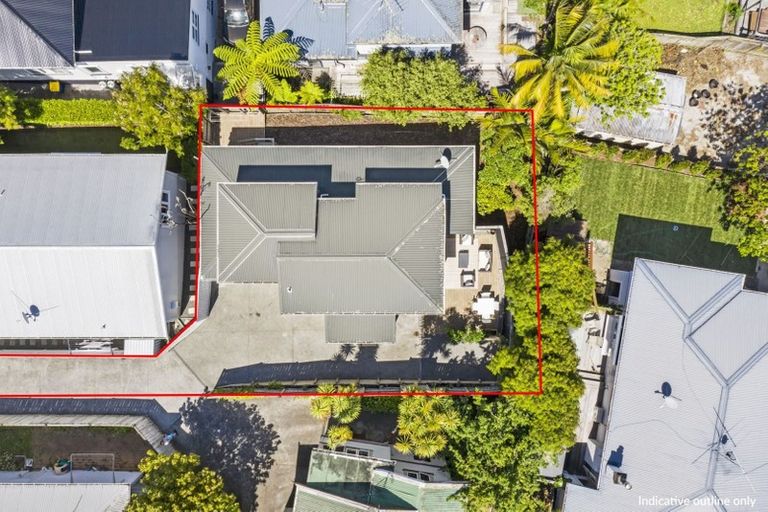 Photo of property in 1/21 Stafford Road, Northcote Point, Auckland, 0627