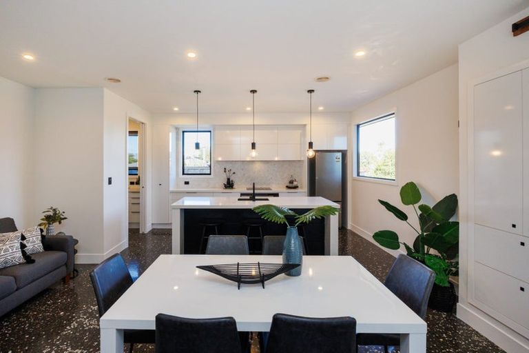 Photo of property in 2 Waimarama Court, Roslyn, Palmerston North, 4414