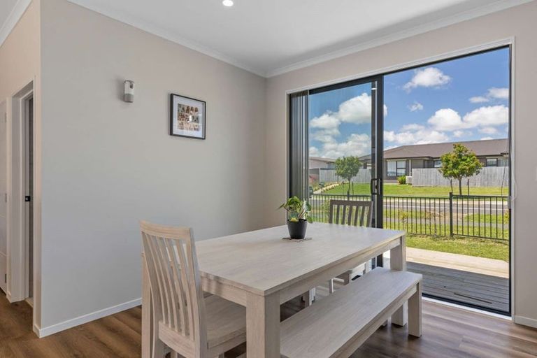 Photo of property in 2 Poutawa Lane, Clarks Beach, 2122