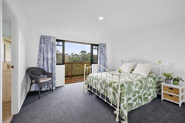 Photo of property in 6 Pararewa Drive, Whalers Gate, New Plymouth, 4310