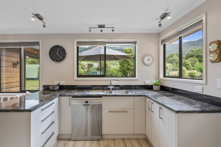 Photo of property in 6b Lady Cobham Grove, Anakiwa, Picton, 7281