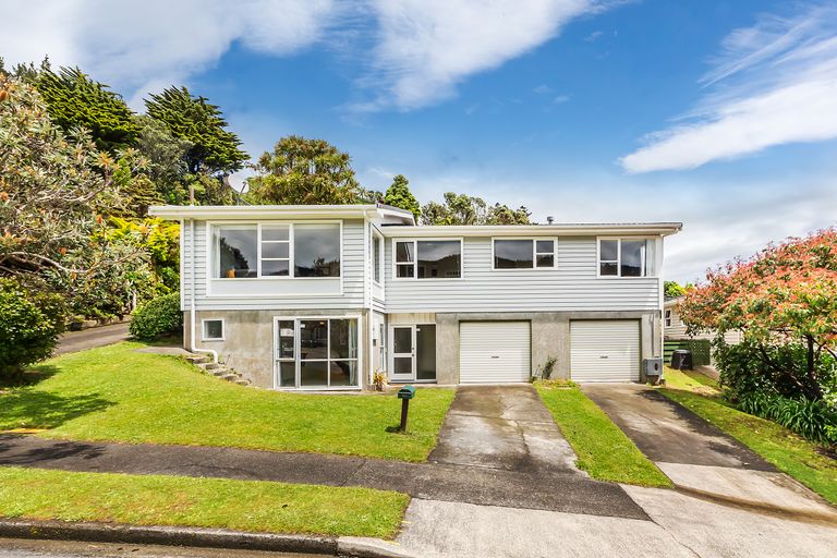 Photo of property in 8 Wilmshurst Place, Tawa, Wellington, 5028