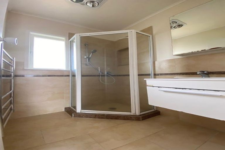 Photo of property in 2/43 Shakespeare Road, Milford, Auckland, 0620