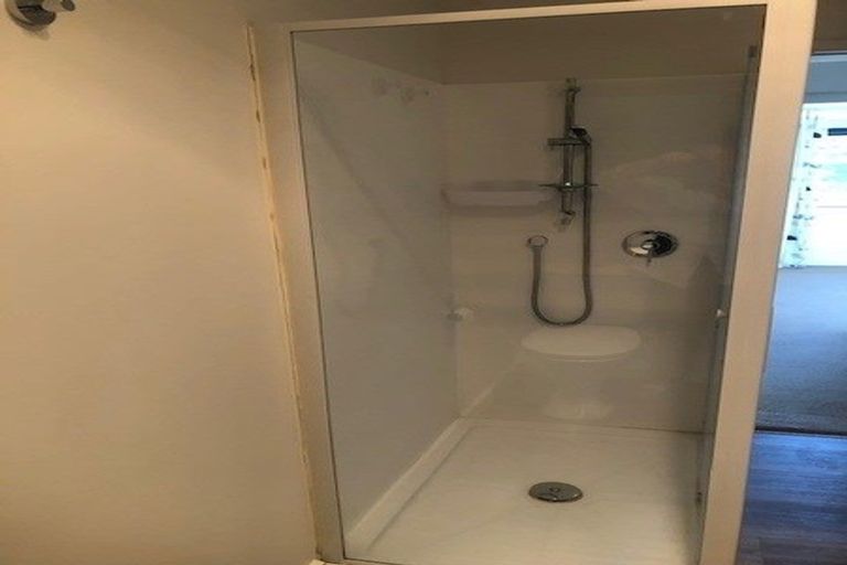 Photo of property in 2/37 Singers Road, Korokoro, Lower Hutt, 5012