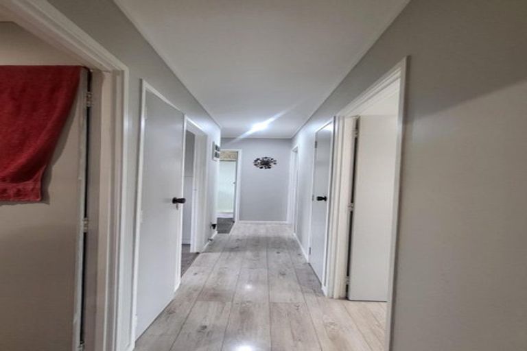 Photo of property in 43 Moncrieff Avenue, Clendon Park, Auckland, 2103