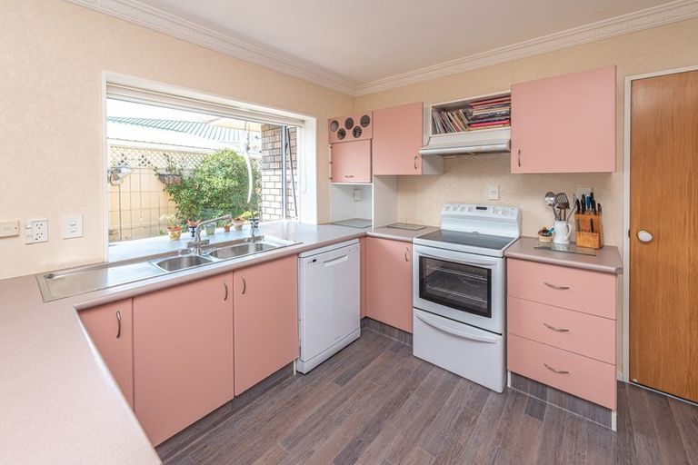 Photo of property in 6 Waharua Place, Tawhero, Whanganui, 4501