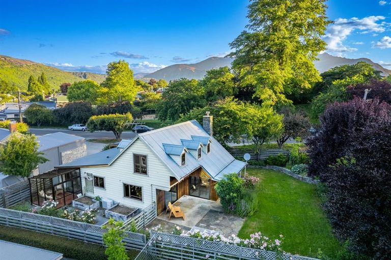 Photo of property in 20 Wiltshire Street, Arrowtown, 9302