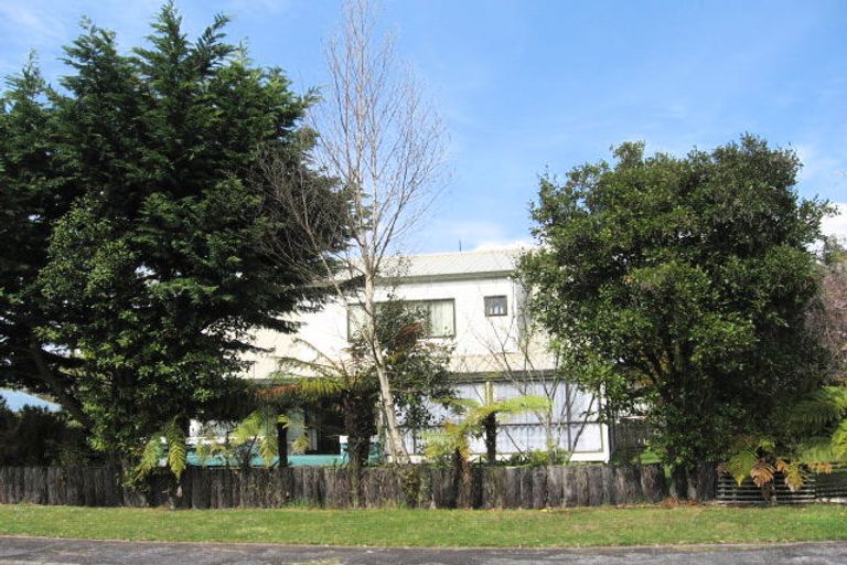 Photo of property in 4 Tirita Street, Kawaha Point, Rotorua, 3010