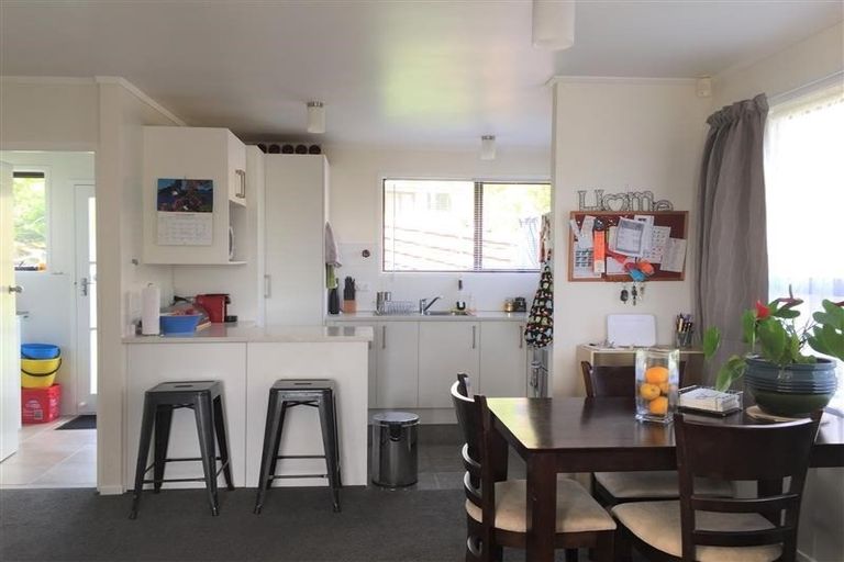 Photo of property in 20 Pahi Place, West Harbour, Auckland, 0618