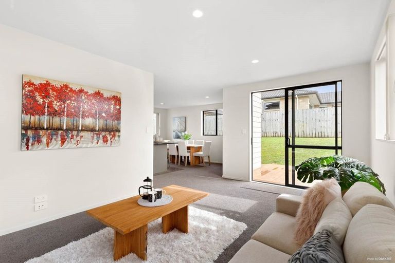 Photo of property in 33 Cityview Place, Massey, Auckland, 0614