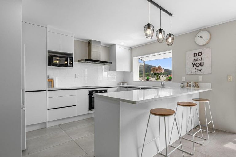 Photo of property in 19 Barraud Place, Pukehangi, Rotorua, 3015