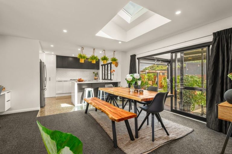 Photo of property in 6 Stratford Court, Fitzherbert, Palmerston North, 4410