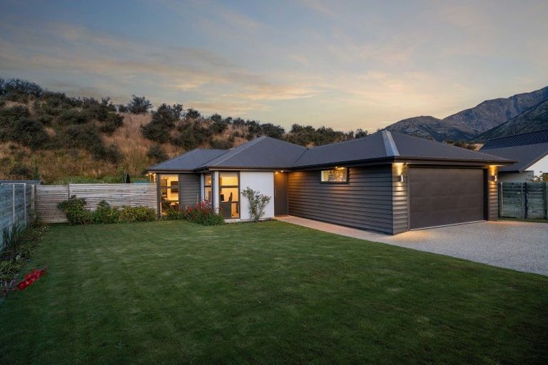 Photo of property in 88 Risinghurst Terrace, Lower Shotover, Queenstown, 9304