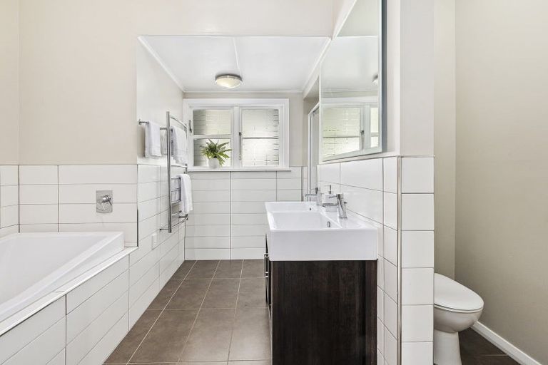 Photo of property in 19 Cavendish Square, Strathmore Park, Wellington, 6022