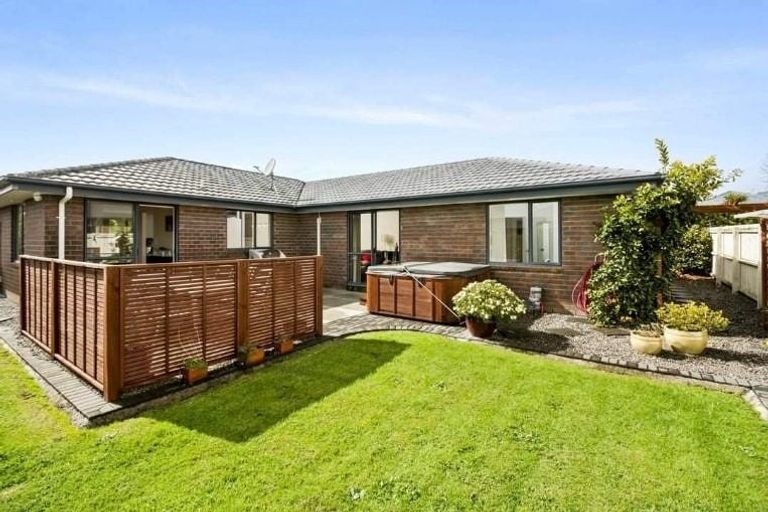 Photo of property in 4 Four Oaks Place, Pukekohe, 2120