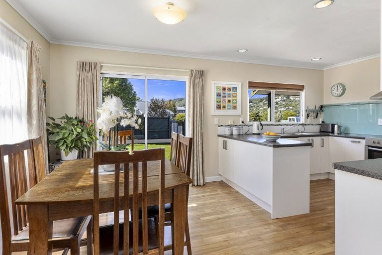 Photo of property in 22 John Witton Drive, Crofton Downs, Wellington, 6035