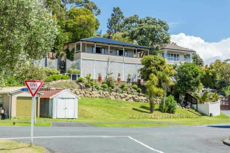 Photo of property in 1 Robertson Street, Russell, 0202