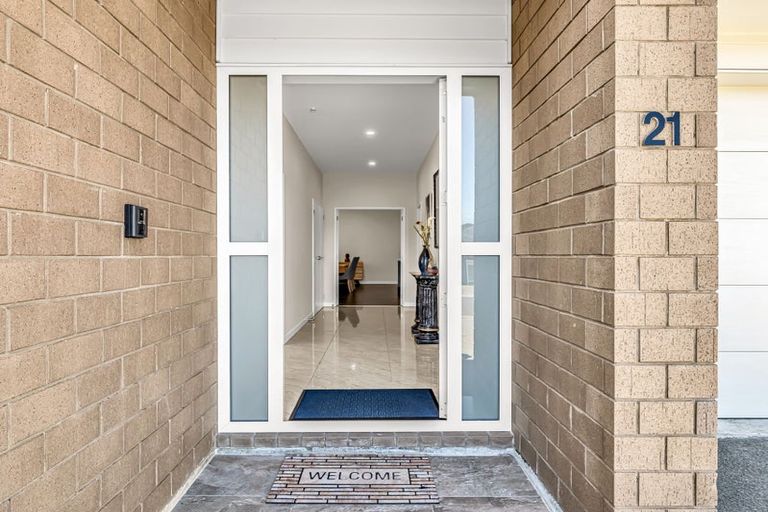 Photo of property in 21 Jeroboam Loop, Kumeu, 0810