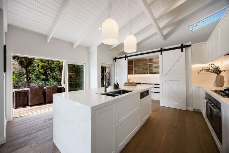 Photo of property in 47 Masterton Road, Rothesay Bay, Auckland, 0630