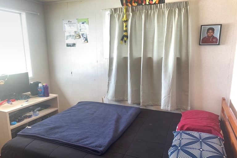 Photo of property in 20 Foyle Place, Glendene, Auckland, 0602