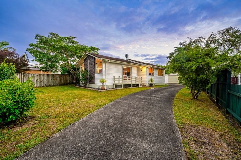 Photo of property in 4 Tangelo Place, Bucklands Beach, Auckland, 2012