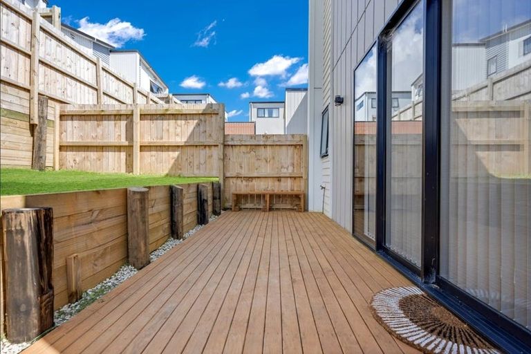 Photo of property in 5b Frontier Lane, Flat Bush, Auckland, 2019