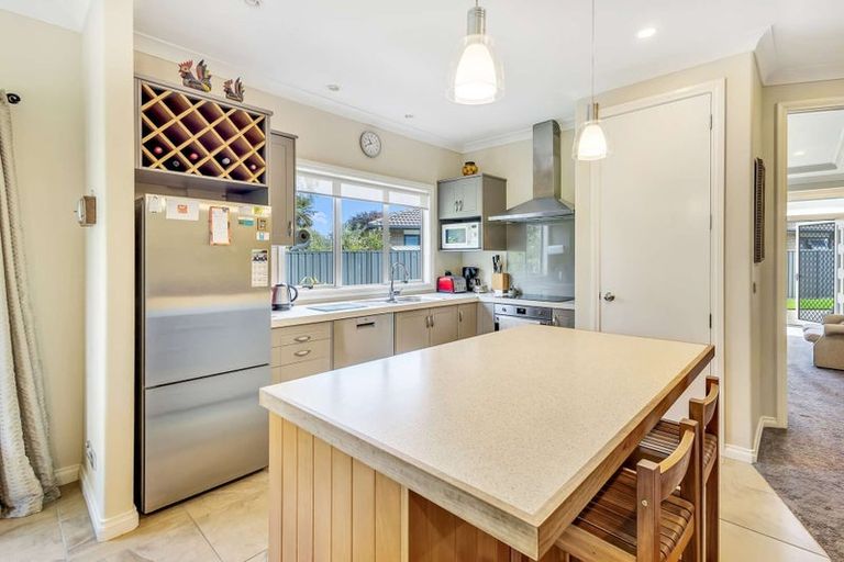 Photo of property in 28 Delta Mews Place, Clive, 4102