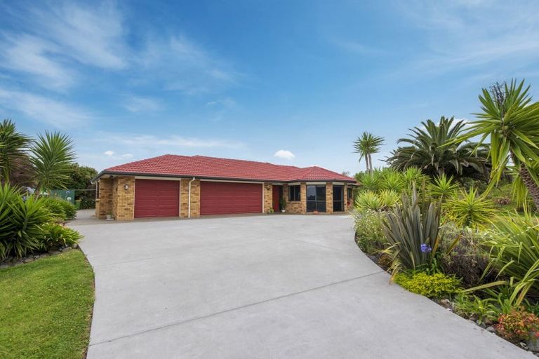 Photo of property in 47 Rutherford Drive, Waikanae Beach, Waikanae, 5036