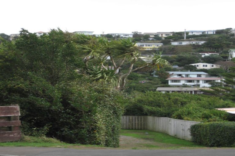 Photo of property in 23 Glanmire Road, Newlands, Wellington, 6037