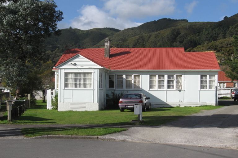Photo of property in 6 Saxby Grove, Naenae, Lower Hutt, 5011