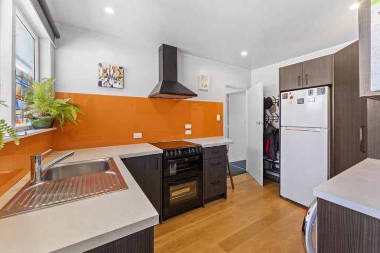 Photo of property in 2/15a Lane Street, Wallaceville, Upper Hutt, 5018