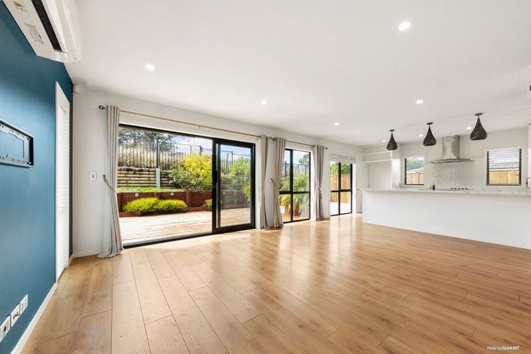 Photo of property in 42 Accolage Boulevard, Kumeu, 0810